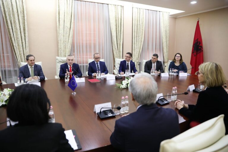 Presidenti takon Komisionin e Venecias: Paketa antishpifje cenon të drejtat e njeriut dhe dëmton integrimin në BE