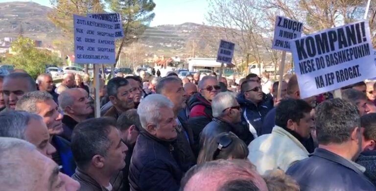 Naftëtarët grevistë të Ballshit: Nëse s’plotësohen kushtet do vdesim këtu! Nuk kthehemi duar bosh në shtëpi