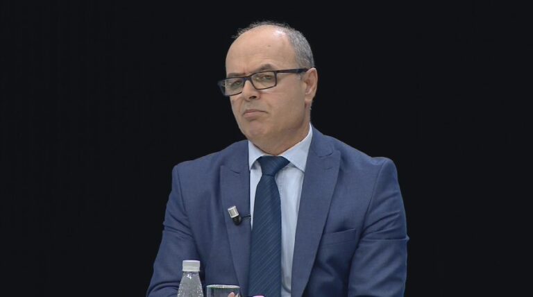 Petro Koçi: Greqisë i takojnë 12 milje