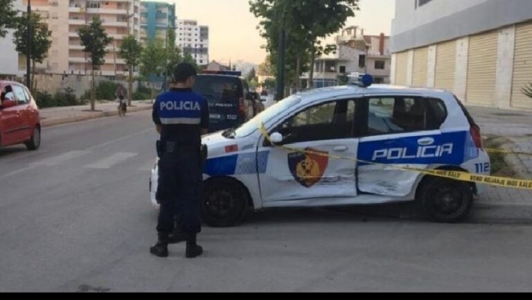 Aksident në Durrës, 3 makina përplasen me njëra-tjetrën! Patrulla e policisë përfundon në spital