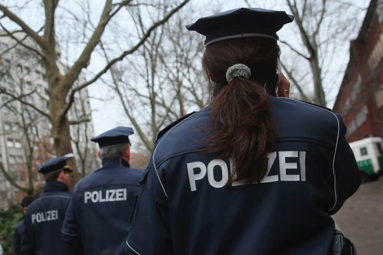 Makina futet mes turmës në paradën e karnavaleve, dhjetëra të plagosur
