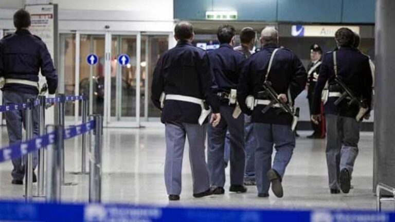Dy gra shqiptare ndalohen në aeroport, si u zbuluan kur tentuan të shmangnin kontrollin