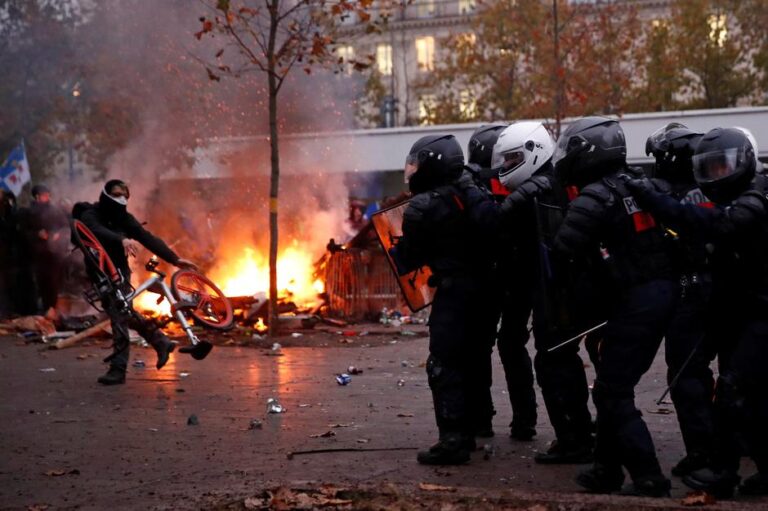 Protesta të dhunshme në Francë, kërkohet tërheqja nga reforma e pensioneve