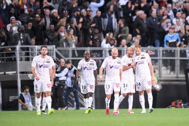 Amiens turpëron PSG në 45 minutat e para të ndeshjes (VIDEO)