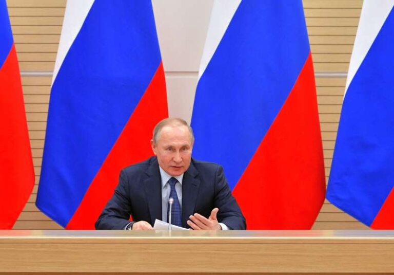 “Do të ketë baba dhe nënë”: Putin përjashton mundësinë e legalizimit të martesave homoseksuale