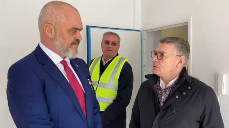 Rama inspektim në Durrës: Deri në 26 mars gati 1679 apartamente. Varfaj: Problem është fuqia punëtore