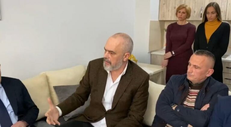 I mbijetoi tërmetit, Rama i flet për virusin kinez: Infodemia po aq e rrezikshme sa koronavirusi