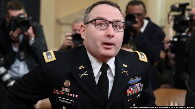 Dëshmoi kundër Trumpit, Presidenti “hakmerret” ndaj ekspertit kryesor të Shtëpisë së Bardhë