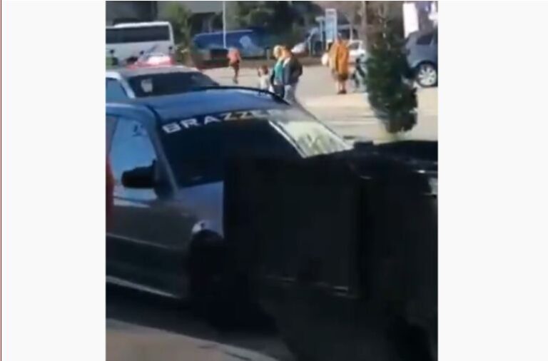 Ndodh në mes të Shkodrës, makina logohet me emrin e kompanisë së filmave porno, çfarë të fshihet pas kësaj? (Video)