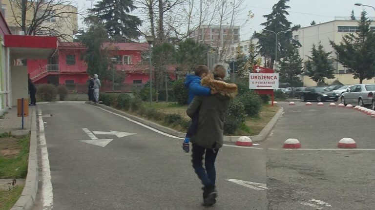 Fëmijët e prekur nga virozat, rritet fluksi në urgjencë
