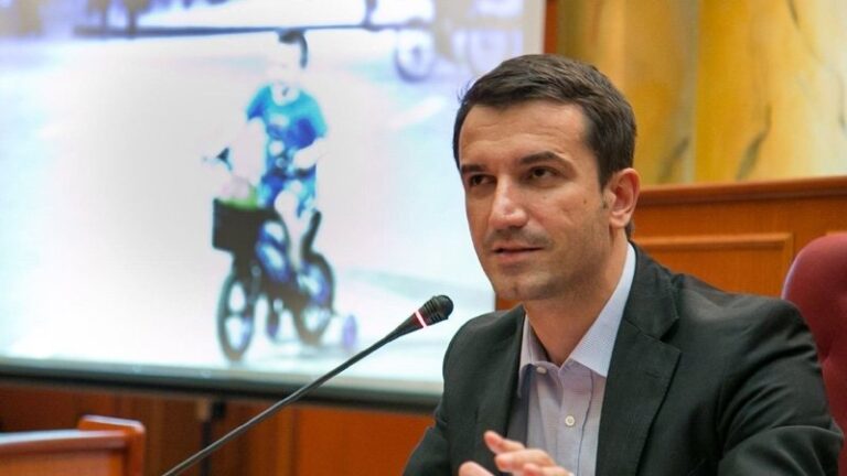 Lajm i mirë për ata që bëhen prindër në Tiranë, Bashkia miraton projektin “Shporta e Bebes”