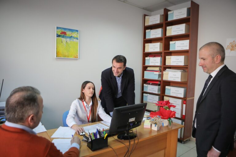 Vijon procesi i aplikimit për programin e rindërtimit, njësitë të hapura edhe në fundjavë, Veliaj: “Nxitoni të bëni aplikimin