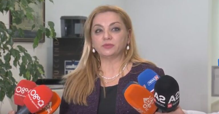 Të mbyllen fasoneritë/Vokshi: Virusi shpërthen në mënyrë dramatike