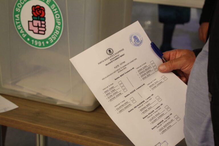 Video editorial i “Koha Jonë”: Skema e re e PS, vjedhje e votave me postë