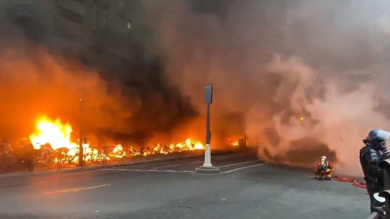 FOTO/ Re të mëdha tymi, evakuohet stacioni i trenit në Paris