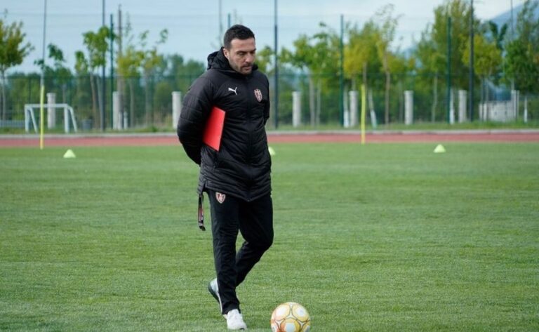 Gjici ndryshon për herë të tretë mendje, arrin akordin me trajnerin e ri