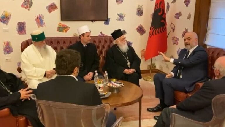 Rama me përfaqësuesit e komuniteteve fetare: S’ka mbyllje xhamish dhe kishash
