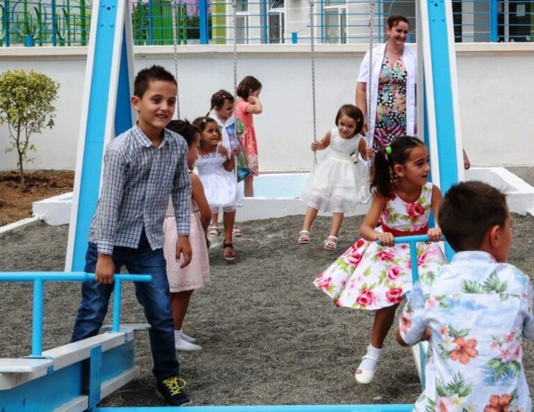 Mbresa/Kushtuar edukatorëve dhe mësuesëve në ditën e 7 marsit