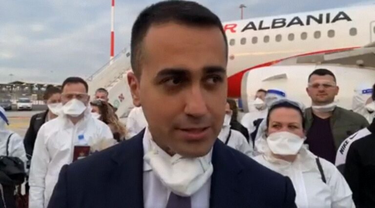 30 mjekë mbërrijnë në Itali. Luigi Di Maio: Faleminderit Shqipërisë. Duhet të jeni në BE