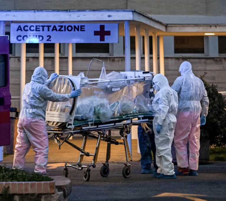 Studimi: 71% e pacientëve me koronavirus që kërkojnë kujdes intesiv janë meshkuj