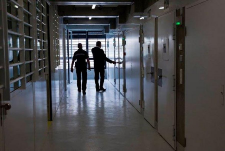 Covid-19 zbraz edhe burgjet/ Qeveria po bën gati amnistinë