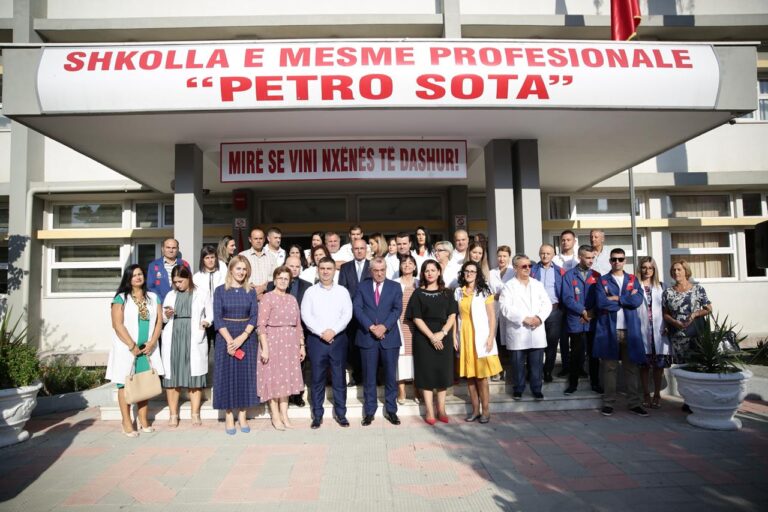 Kreu i Kuvendit/Ruçi: Mësuesit, legjionarë të heshtur të dijes