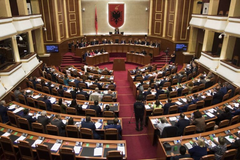 Para pushimeve dhe mbylljes së punimeve, Kuvendi “rihap” Vetting-un