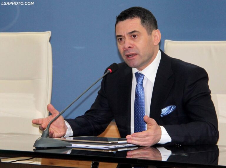 Ahmetaj: Në këtë pikë nuk bëjmë dot parashikime për ecurinë e virusit