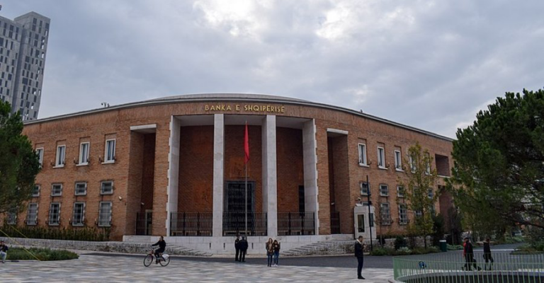Banka e Shqipërisë pritet të ulë sot normën bazë të interesit, më të madhen në histori