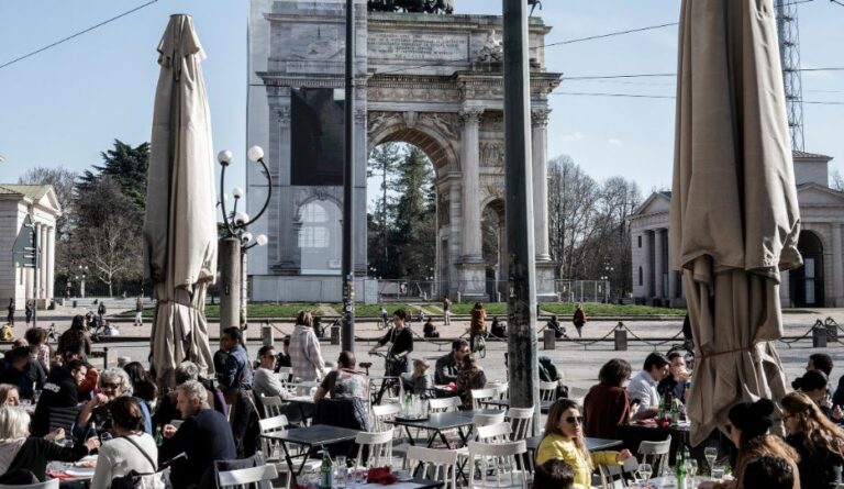 Organizuan party për të festuar diplomimin, infektohen 9 persona