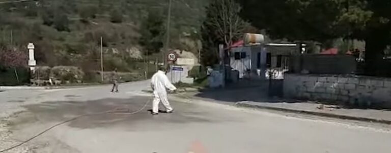 66 vjeçari që vdiq nga koronavirusi varroset me vetëm 3 vetë