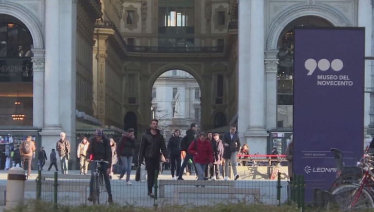 Mbi 200 shqiptarë kërkojnë të kthehen në Shqipëri por Italia nuk jep “OK”