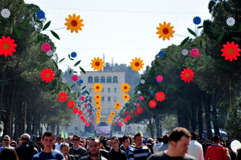 Dita e Verës në Tiranë, devijohet trafiku për 2 ditë. Si do të jetë kufizimi i qarkullimit dhe lëvizja e mjeteve më 14 mars
