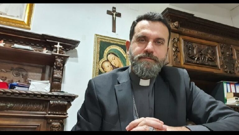 Dom Gjergj Meta, qeveritarëve: Sigurohuni të mos mungojë sapuni dhe uji, lini mjekët të flasin