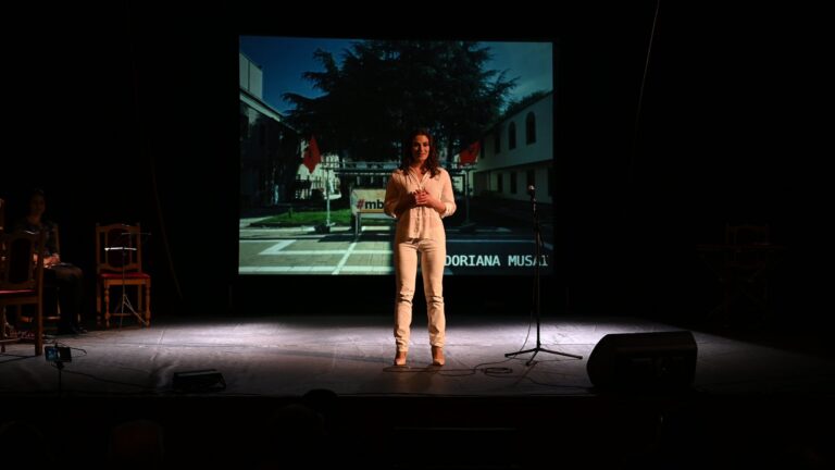VIDEO/ “E dija mrekullinë e Teatrit, por JO atë të sheshit”