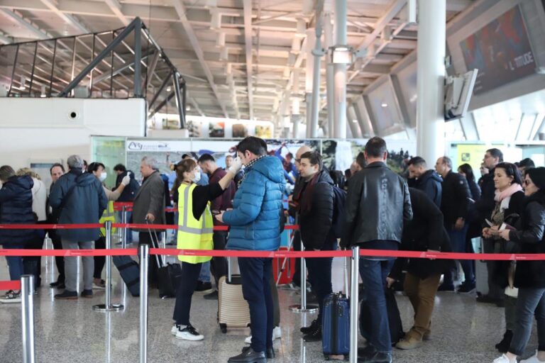 Erdhi nga Italia, tregtari nga Përmeti dhe familja e tij vetizolohen në banesë