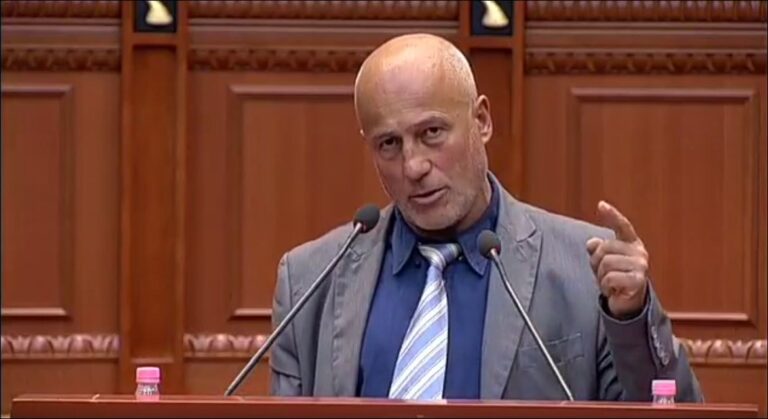 “Kur kisha kaçurrela dhe lekë, femrat pranë meje pinin më shumë uiski se ujë”: Fjalimi “bombë” i deputetit me rastin e 8 Marsit