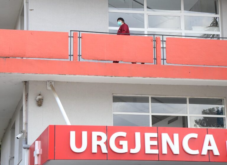 Masat e forta/Epidemiologu Ylli: Po parandalojmë vdekje. Numri i të prekurëve mund të shkojë…