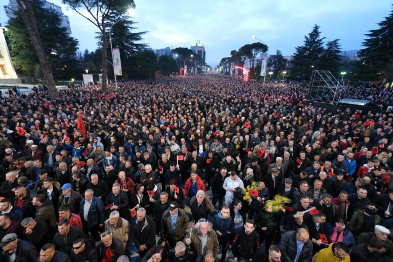 Bulevardi, si këmbanë për zgjimin e Shqipërisë normale