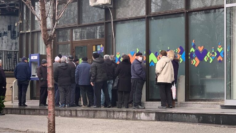 “Kemi nevojë për ndihmë”, pensionistët: Vendosni një fashë orari vetëm për moshën e tretë