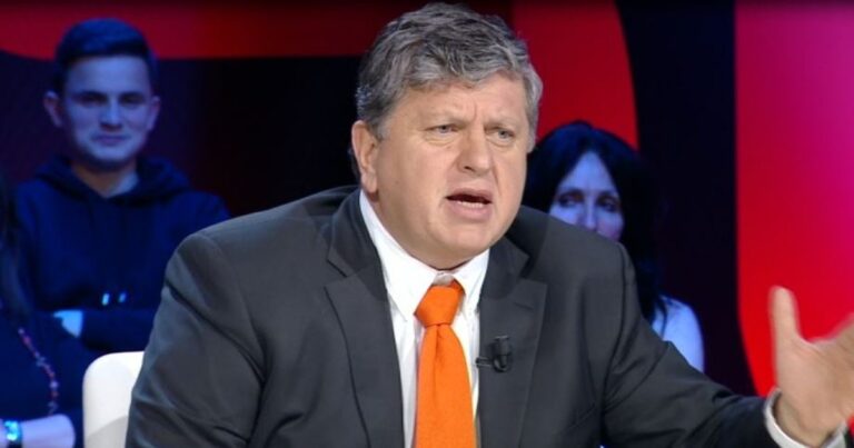 Mjeku reagon me urgjencë: Të bllokohet vendi nga ushtria, popullit ti jepet pa para vitamina C dhe D