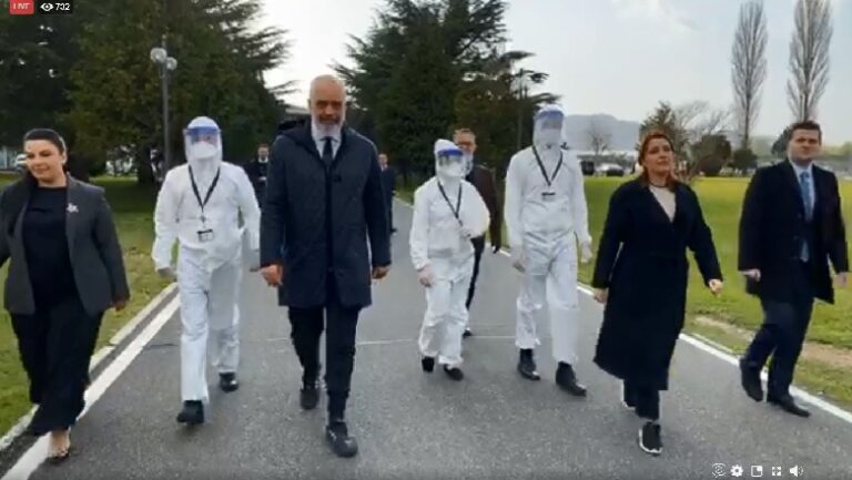 Nisen 30 mjekë drejt Italisë. Rama: Sot jemi të gjithë italianë