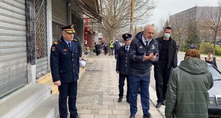 Lexojeni mirë VKM për “Për shpalljen e Gjendjes së Fatkeqsisë Natyrore”. Policia dhe ushtria kanë të drejtë të hyjnë në shtëpi për kontroll pa mandat nga Prokuroria apo Gjykata