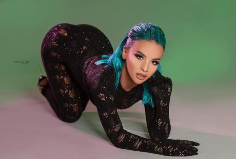 Rina “thumbon” On Records, këshillë fansave: Kurrë kontratë