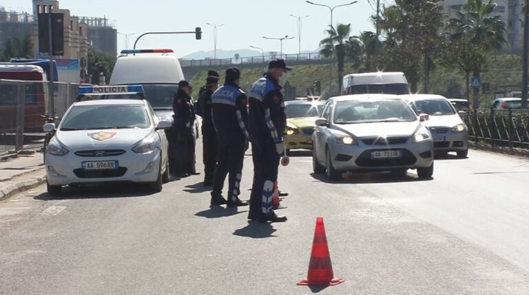 Policia “kap” koronavirusin në rrugë. 200 qytetarë duhet të vetëkarantinohen