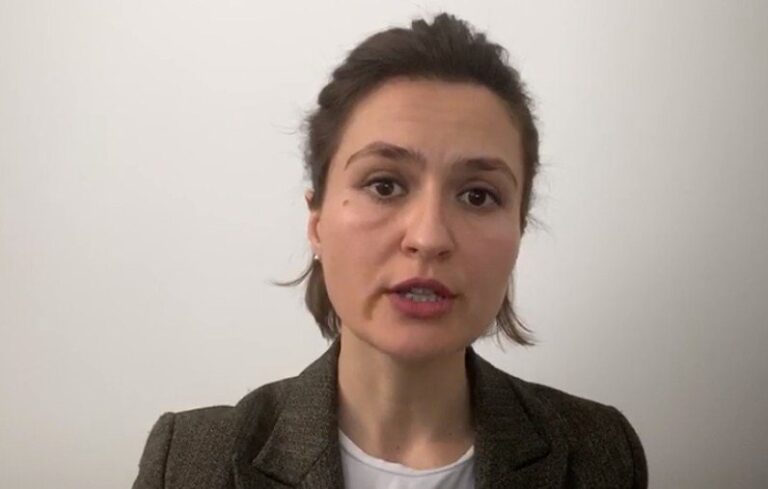 Lajmet e rreme për arsimin, ministrja Shahini: Mos bini pre