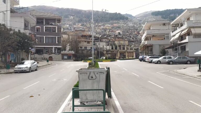 Gjirokastra tregohet e bindur por jo qytetarët
