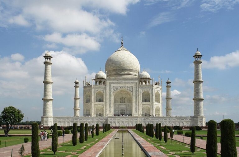 India mbyll Taj Mahal, rrezikohen 1.3 miliardë banorë