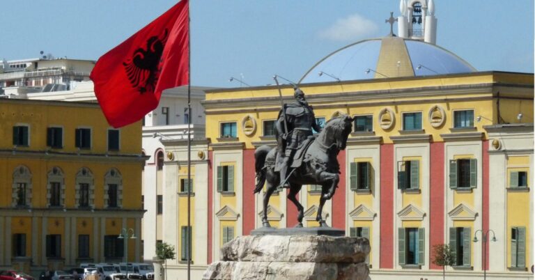 Profesori i njohur Steve Hanke: Në Shqipëri ka korrupsion të shfrenuar, ekonomia dhe gjyqësori hapa pas