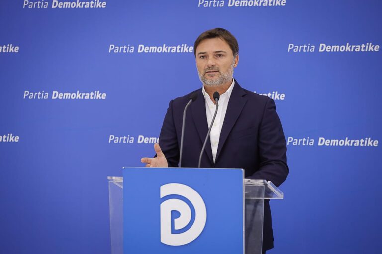 VIDEO/ Alibeaj: Rama refuzon të japë llogari për tenderin e paracaktuar të ushqimeve. Ja pyetjet që presin përgjigje prej tij